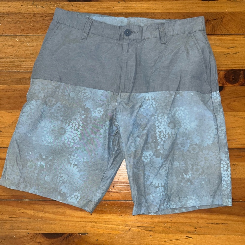 Subculture Gray Flat Front Shorts with Intricate Design Size 30
